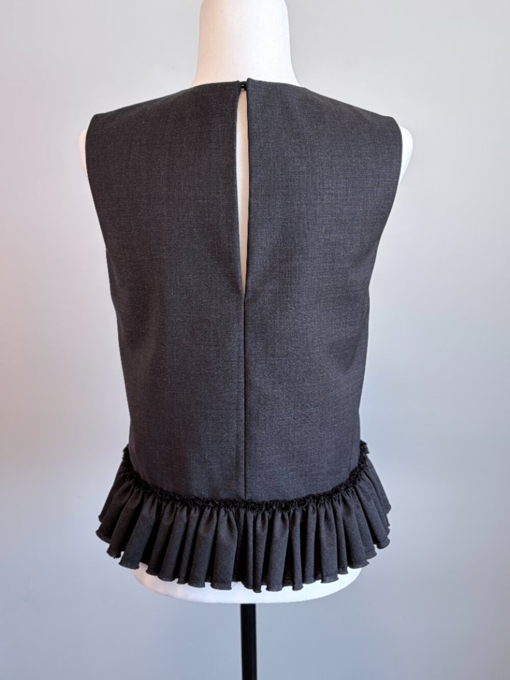COS Sleeveless Top Ruffle Hem Minimalist Office Chic Gray Size 4 - Picture 6 of 10